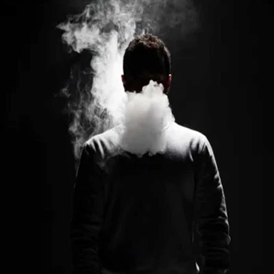 Miért feketíti a fogam az e-cigarettám?