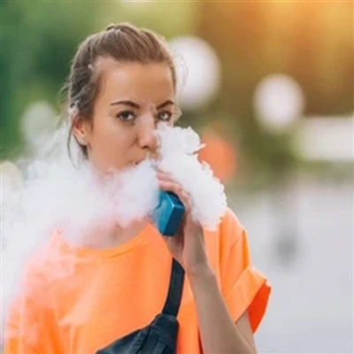 Az e-cigarettából kilélegzett füst káros?