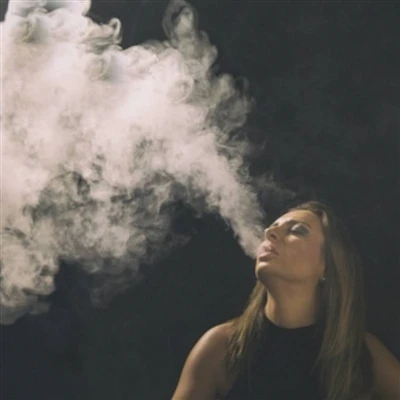 Az e-cigaretta marketing öt lehetséges hatása a fiatal felhasználókra